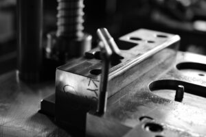 板金の曲げ加工とは 