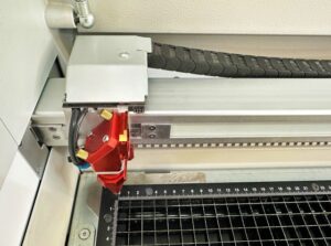 金属のレーザーカット加工方法